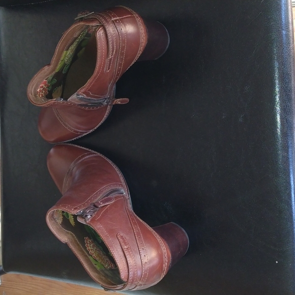 Artisan brown leather heeled ankle boots - Picture 5 of 7